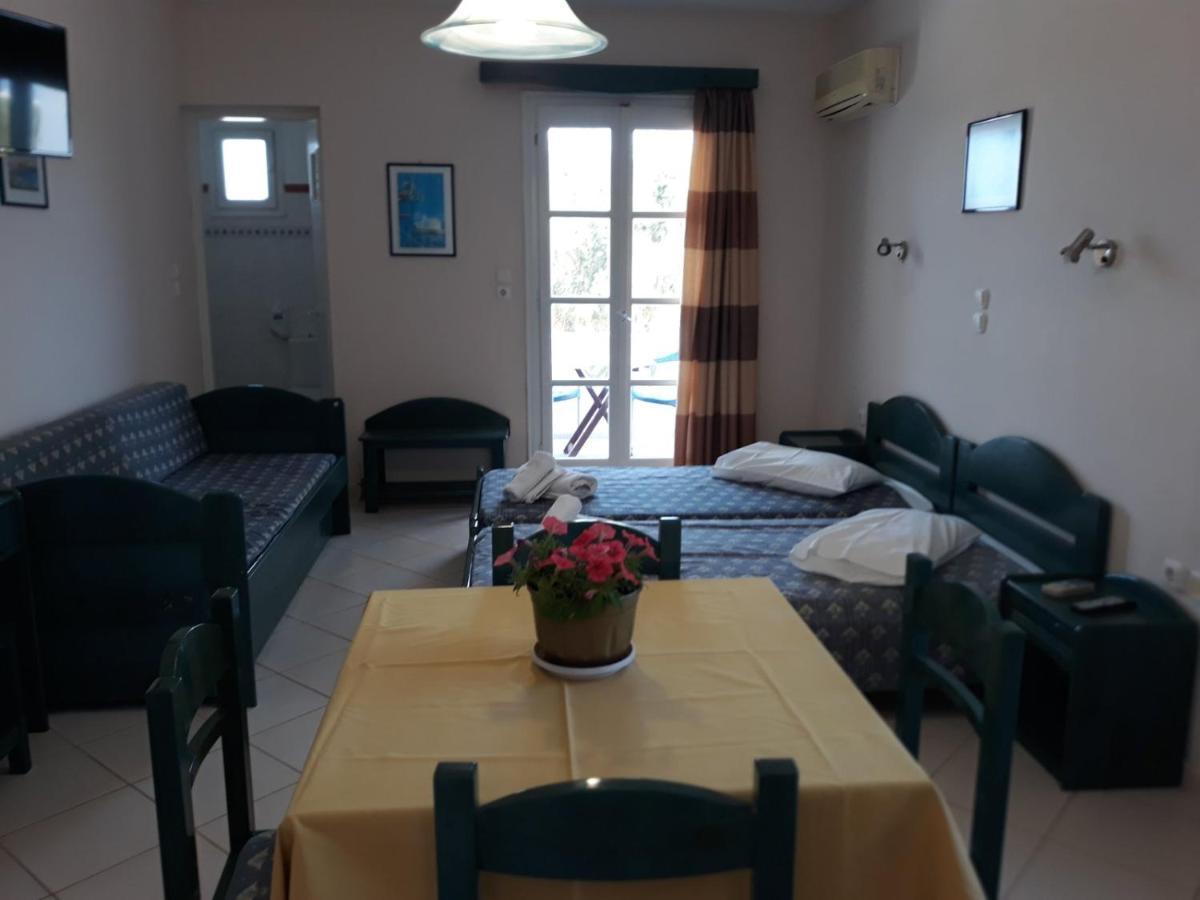 Joanna'S Rooms On The Beach Plaka  Exterior photo