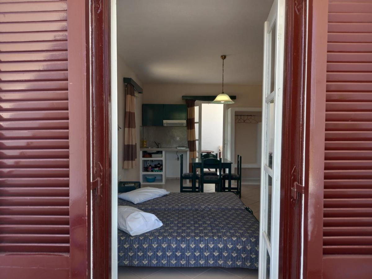 Joanna'S Rooms On The Beach Plaka  Exterior photo