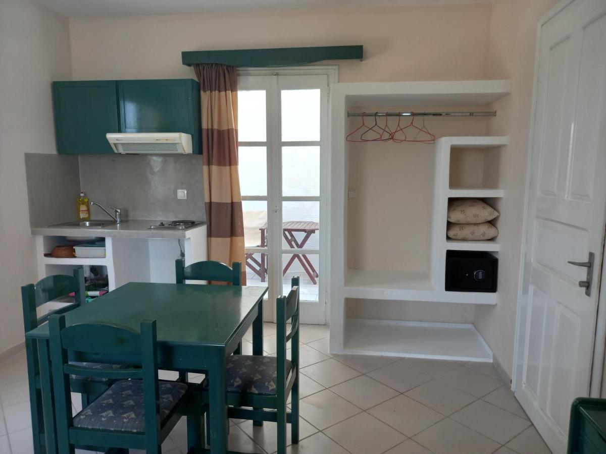 Joanna'S Rooms On The Beach Plaka  Exterior photo